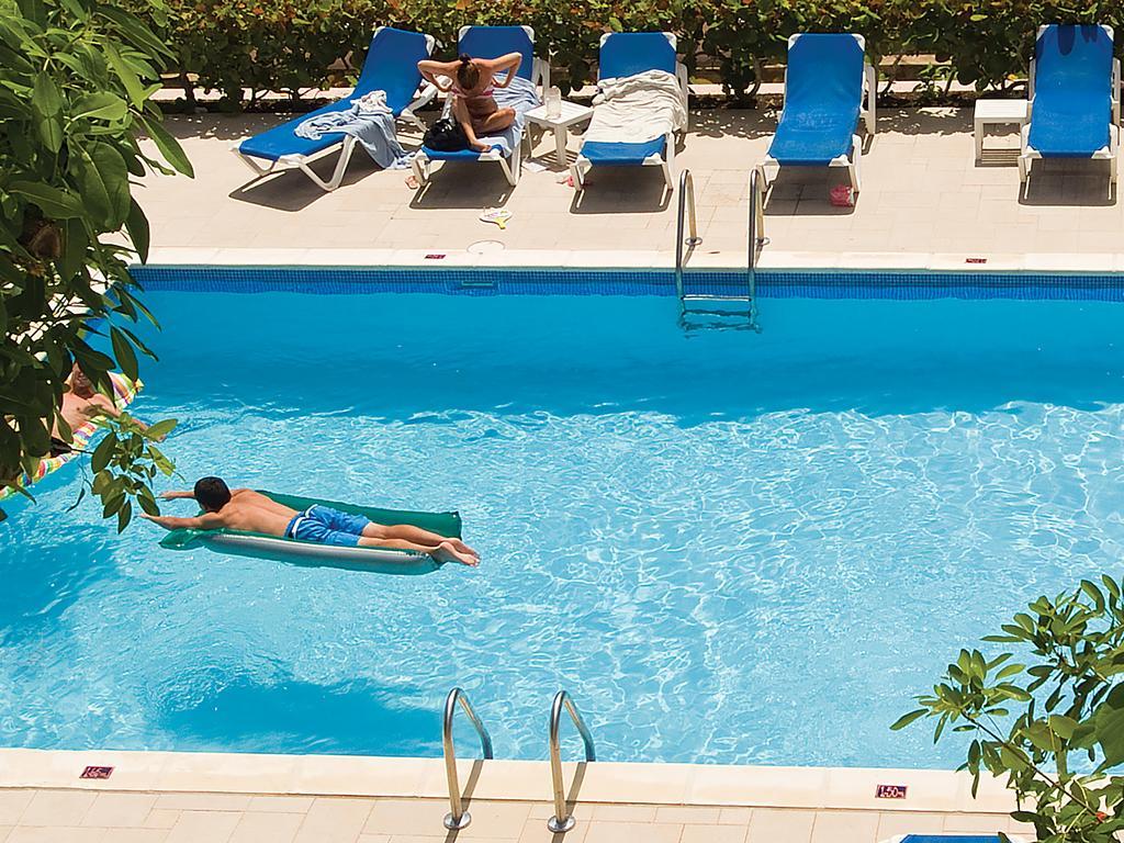 Butterfly Beach Hotel Christ Church Bagian luar foto